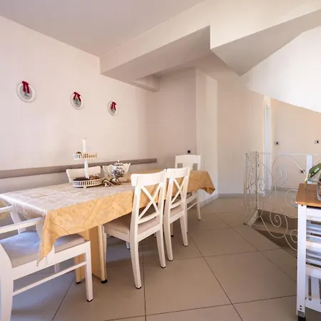 Darko - With Parking Vakantiehuis *